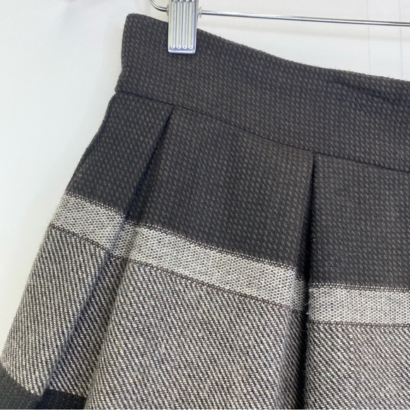BCBGeneration Striped A Line Mini Skirt Wool Blend Size 10 Black and Grey Flare - Picture 2 of 9